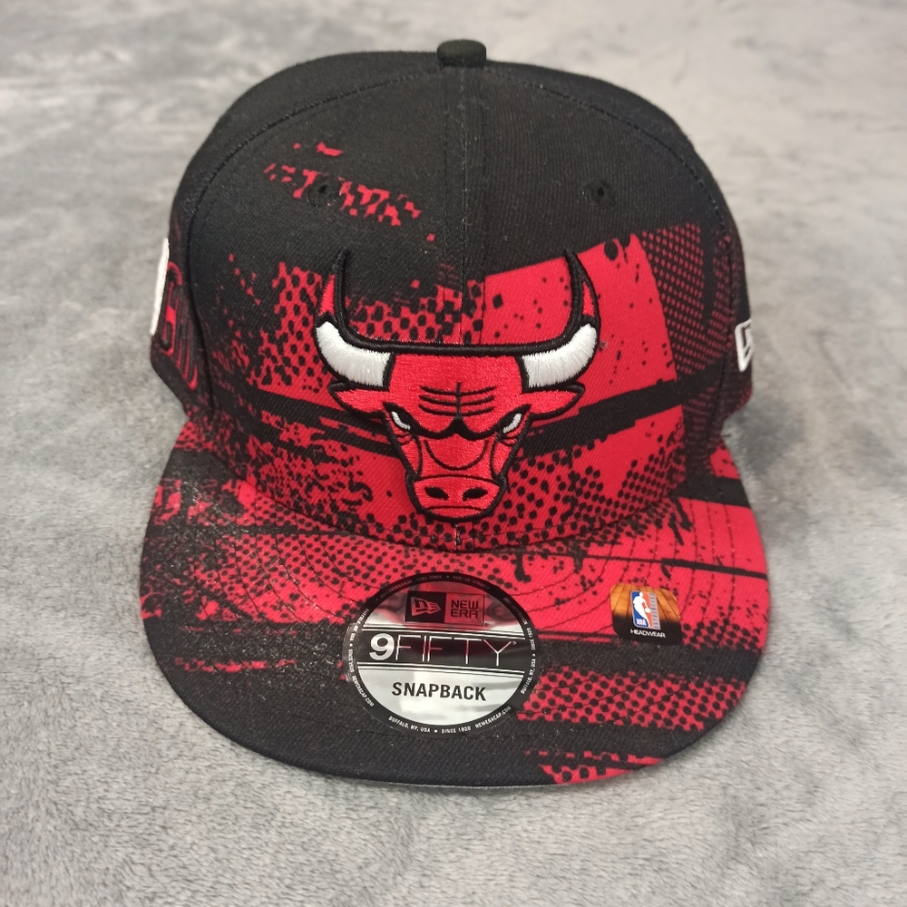 New Era Chicago Bulls Black and Red Graphic Snapback Hat